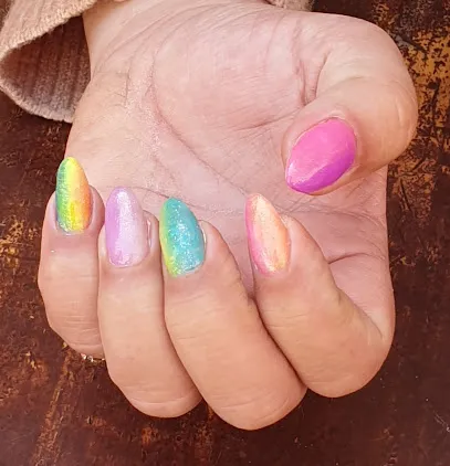 :+ Nails Studio
