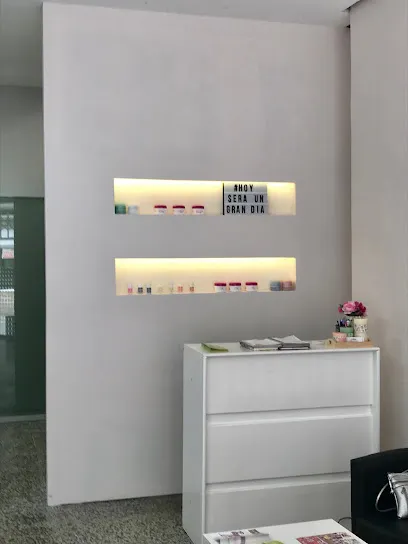 Neus Peris Ungles i Estética