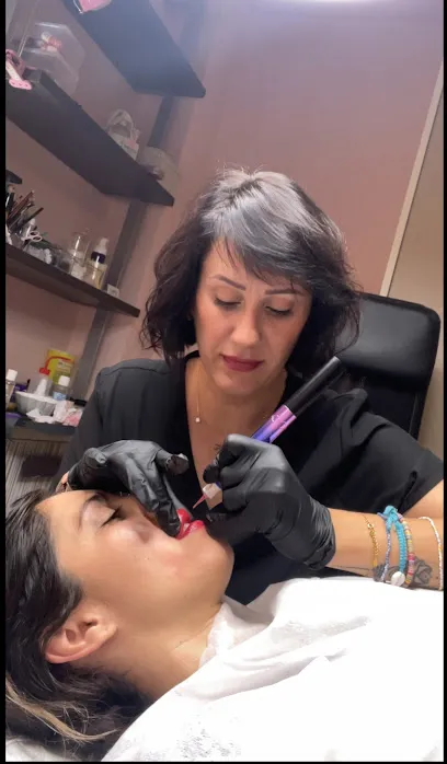 niña Brows Micropigmentacion