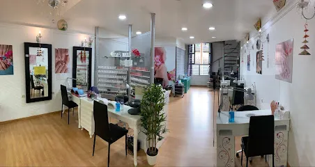 Noa Nails Abarca