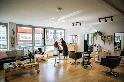 Nuria Veira Green Salon