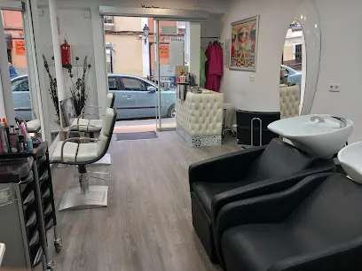 PELUQUERÍA MÁS QUE WUAP@S