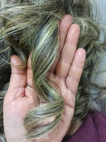 PELUQUERÍA Mercedes Morales Valcárcel.