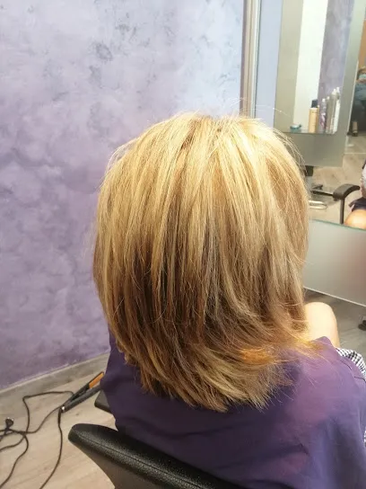 PELUQUERÍA y ESTÉTICA AMPARO