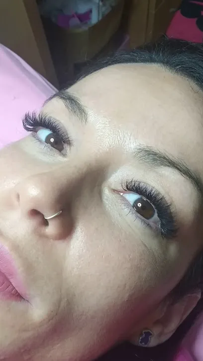 Pestañas y Uñas