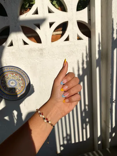 PRETTY Nails