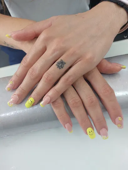 Queen Nails