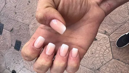 Queen Nails