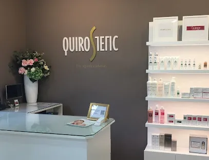 Quirostetic