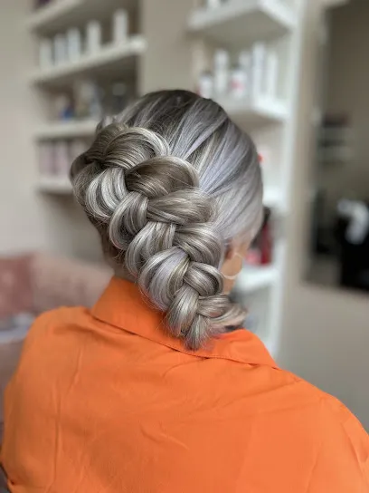 Regina's Salon
