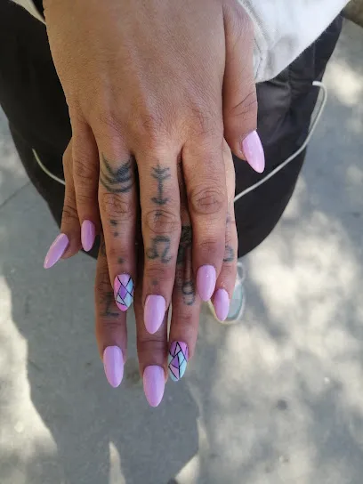Rosa Nails