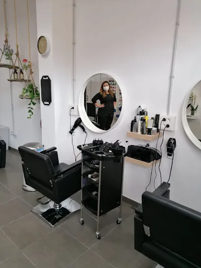 Salón de Peluquería y Estética Crea