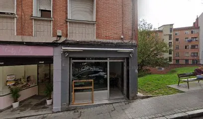 Thaby Nails