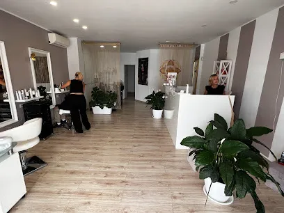 TOUCHĖ Hair & Beauty