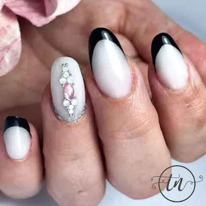 Tracy Nails