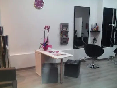 Tresiet hair look