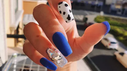 U Nails