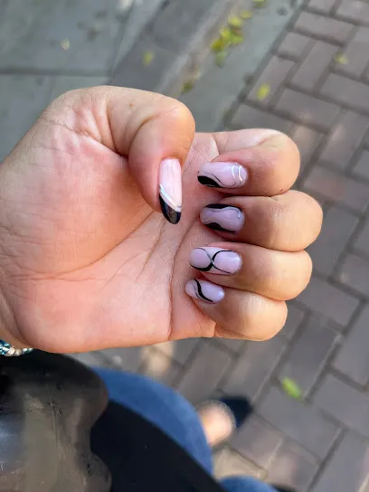 Uñas Lily