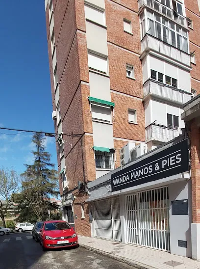 Wanda Manos & Pies