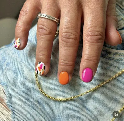 Zafiro Nails